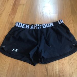 Semi-fitted classic black under armour shorts